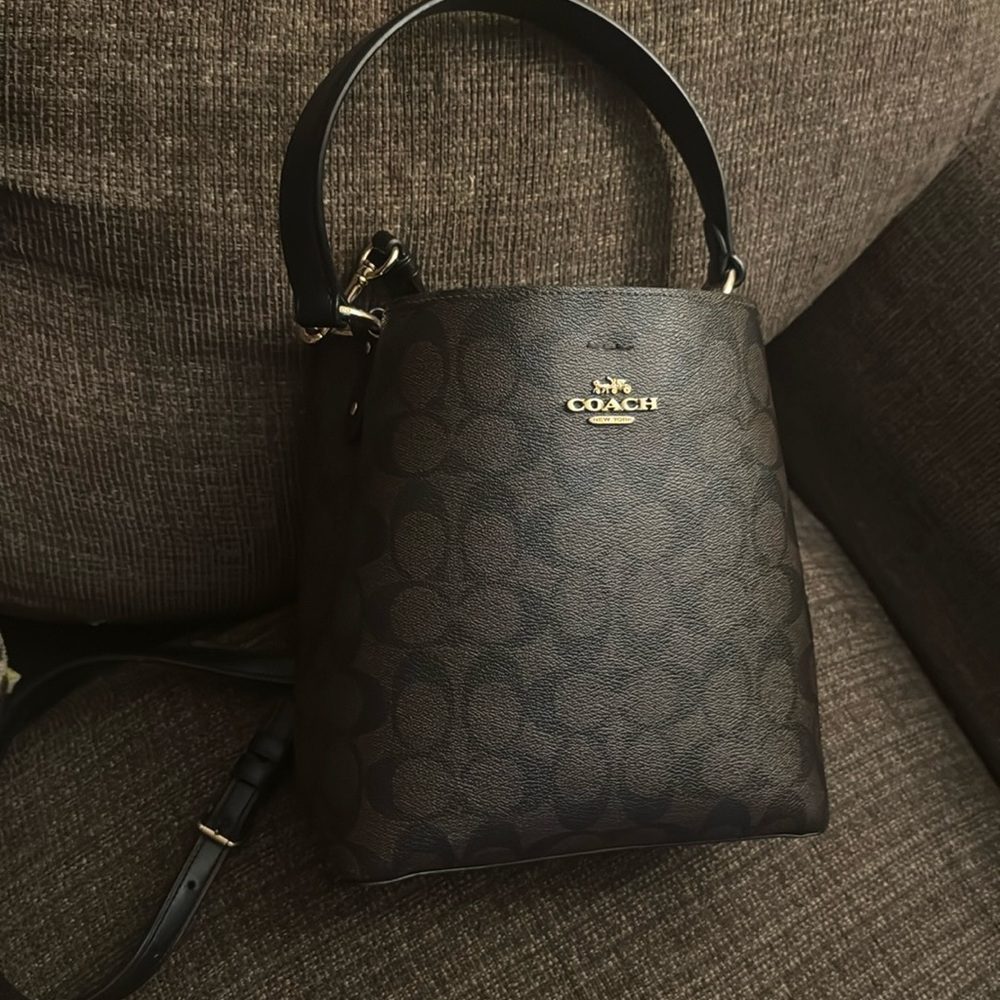 Coach, Mollie Bucket Bag 22 In Signature Canvas - Picture 9 of 16
